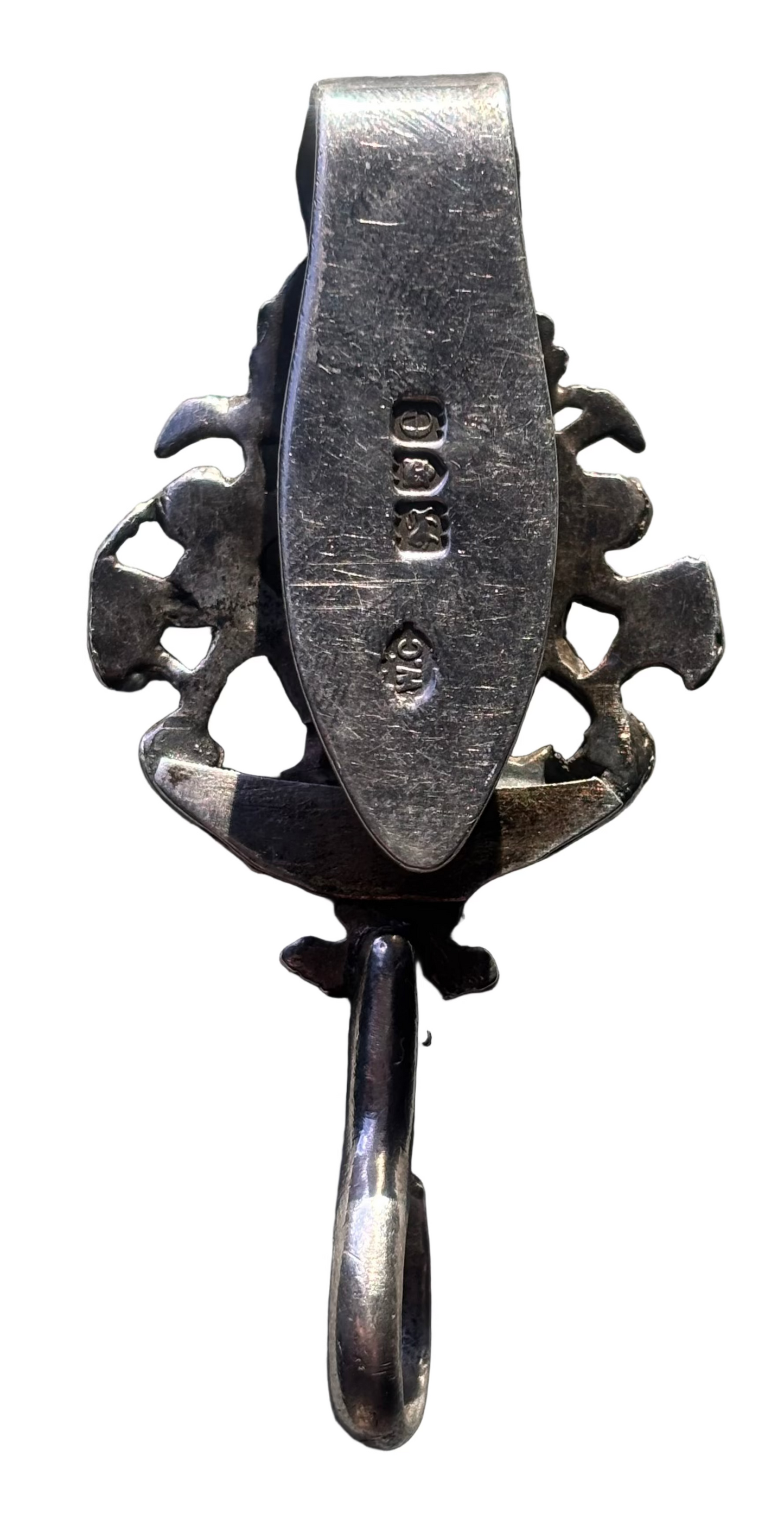 1860-1861 William Comyns Sterling silver hook/clip adorned with cherubs and an eagle